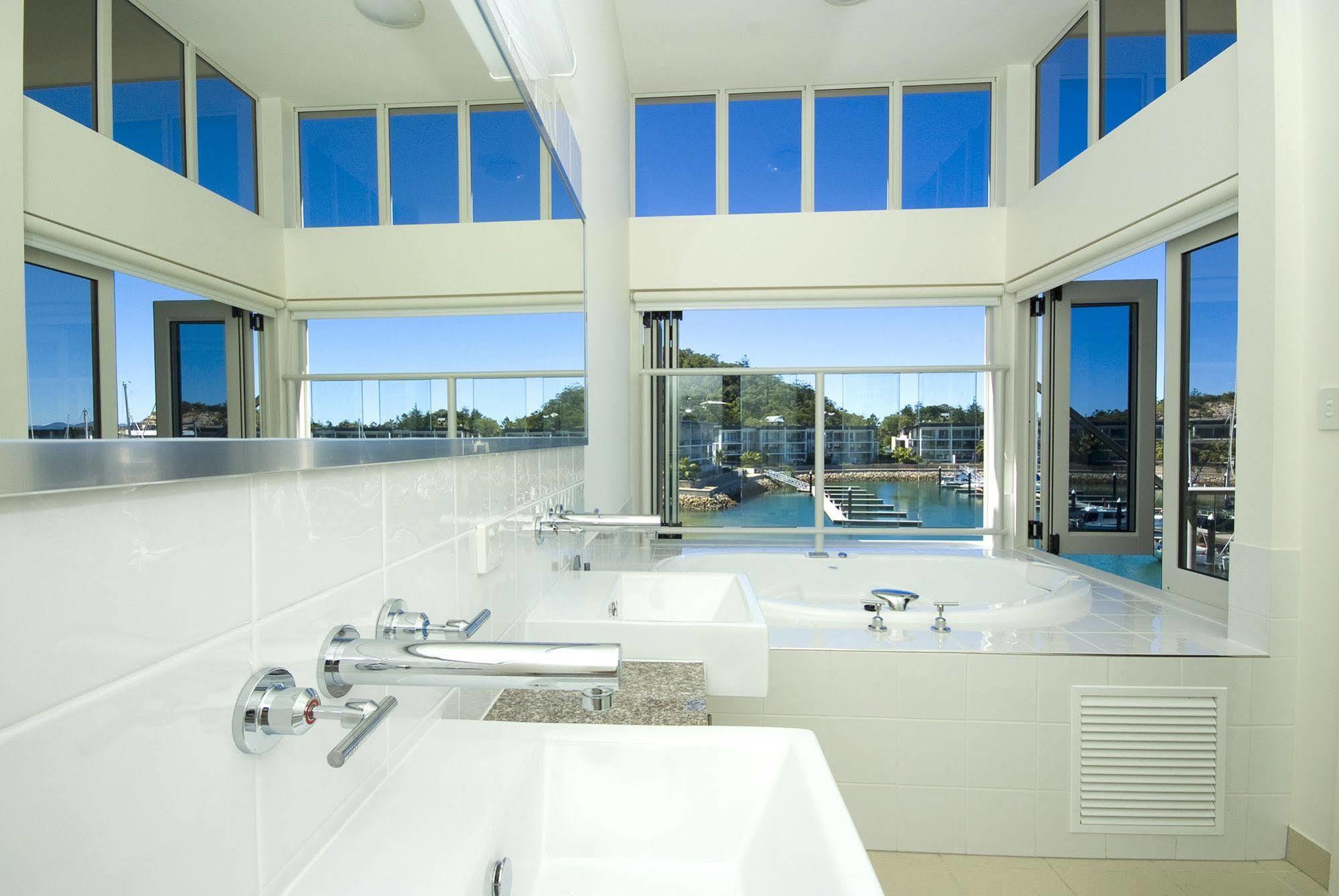 Beachside Magnetic Harbour Apartments Nelly Bay ภายนอก รูปภาพ