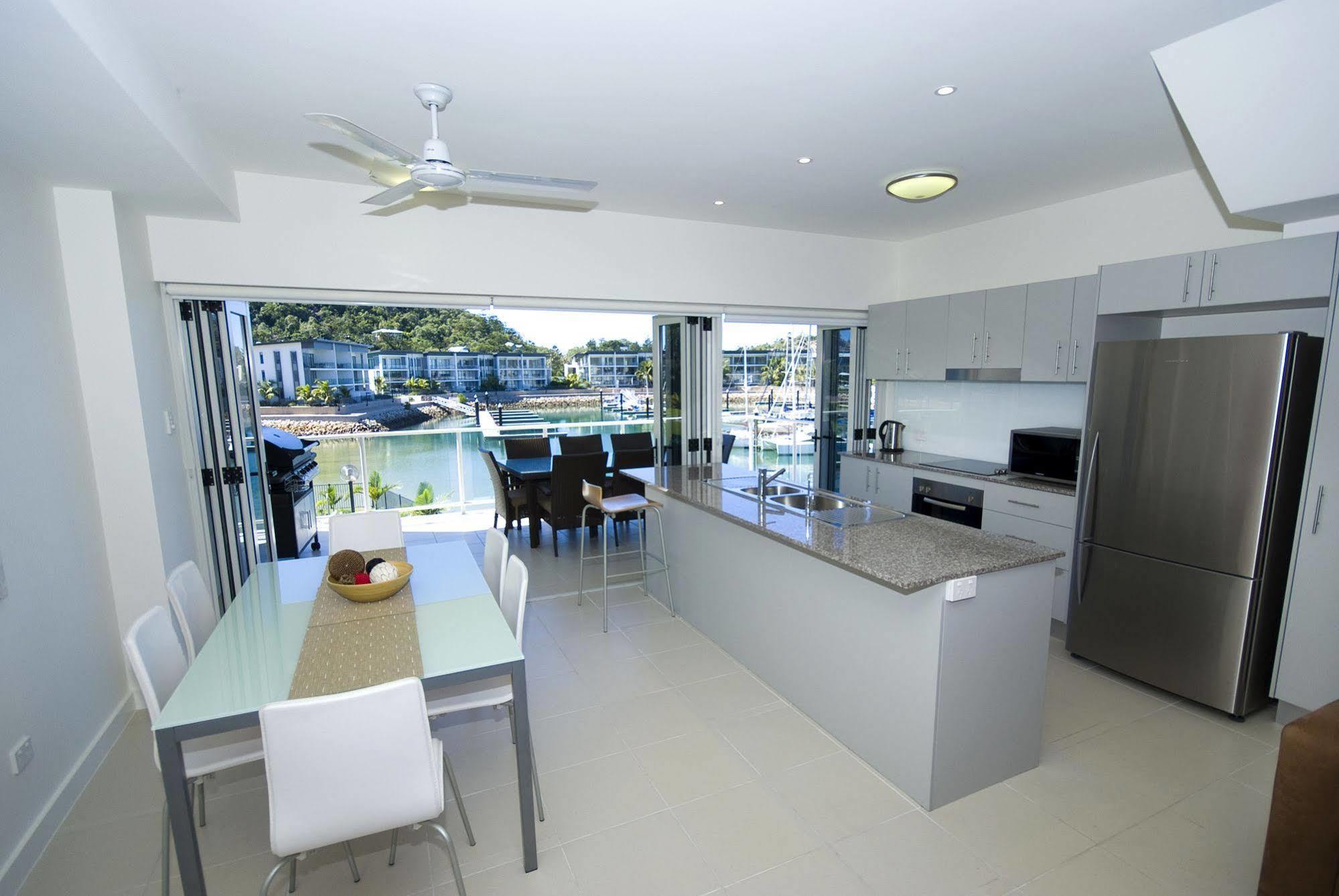 Beachside Magnetic Harbour Apartments Nelly Bay ภายนอก รูปภาพ