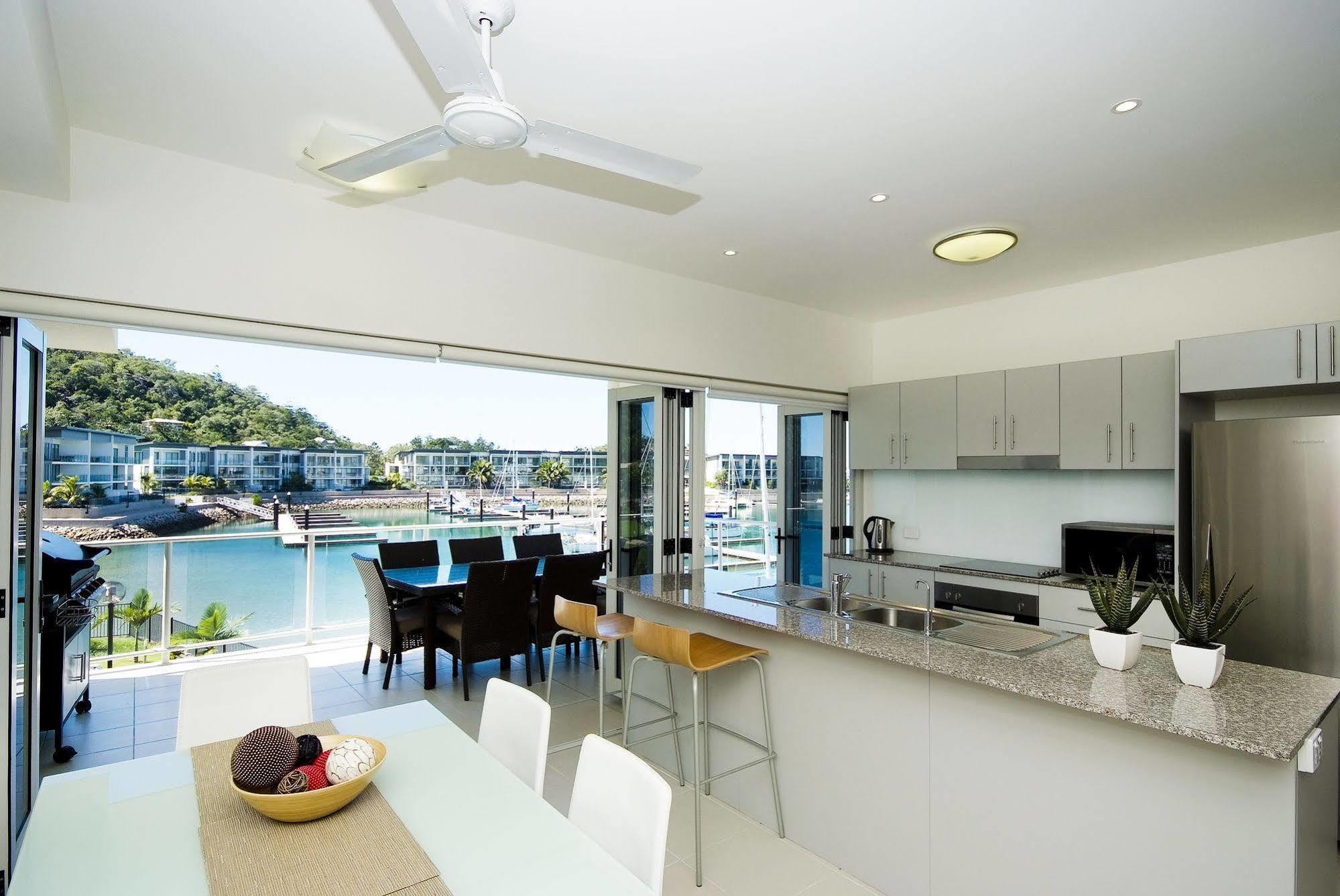 Beachside Magnetic Harbour Apartments Nelly Bay ภายนอก รูปภาพ